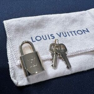 Rare! #435 New‎ Authentic Louis Vuitton Brass/Gold Key & Lock